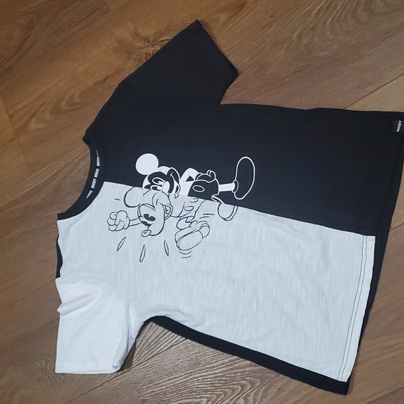 DISNEY Mickey Mouse tshirt.      #3883 - Picture 2 of 7